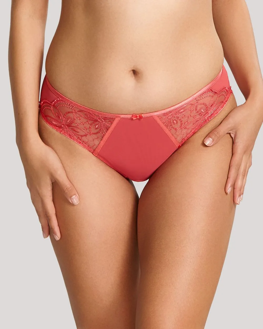 Alexandra Brief