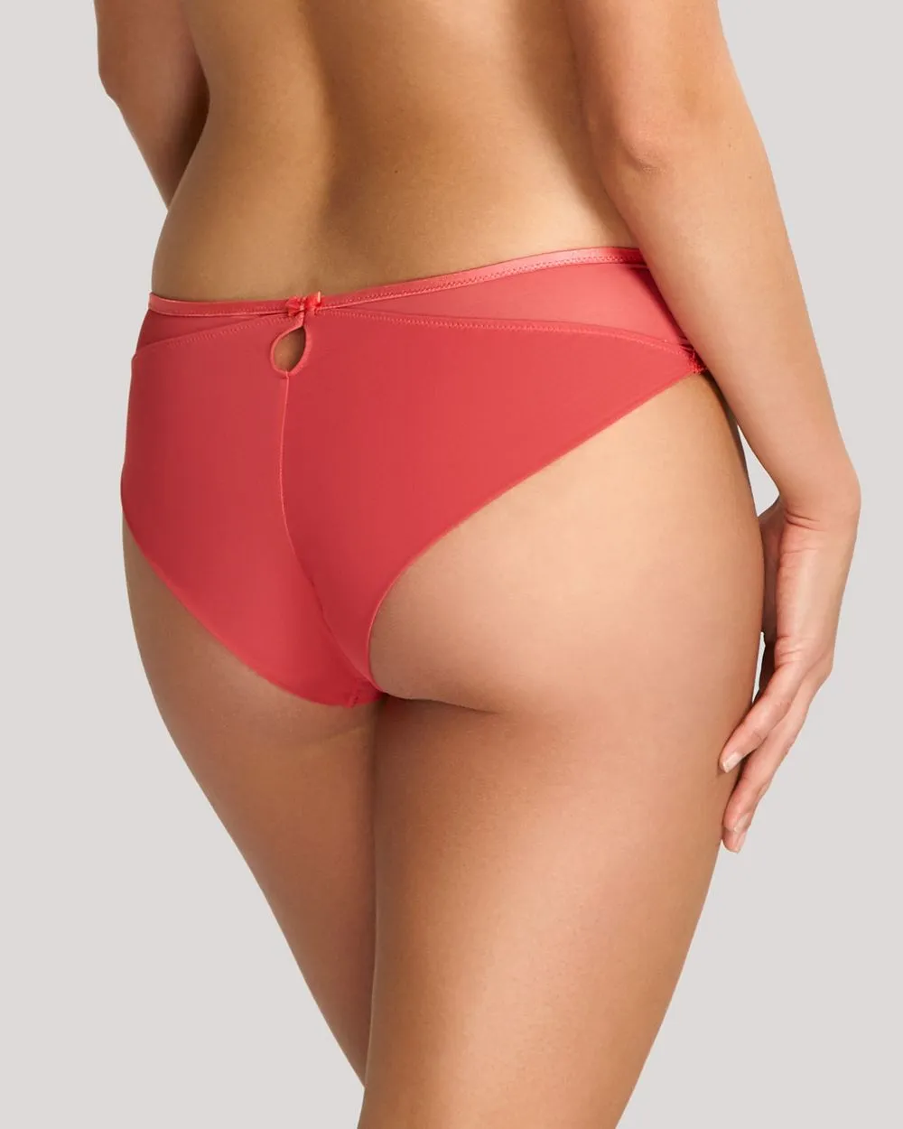 Alexandra Brief